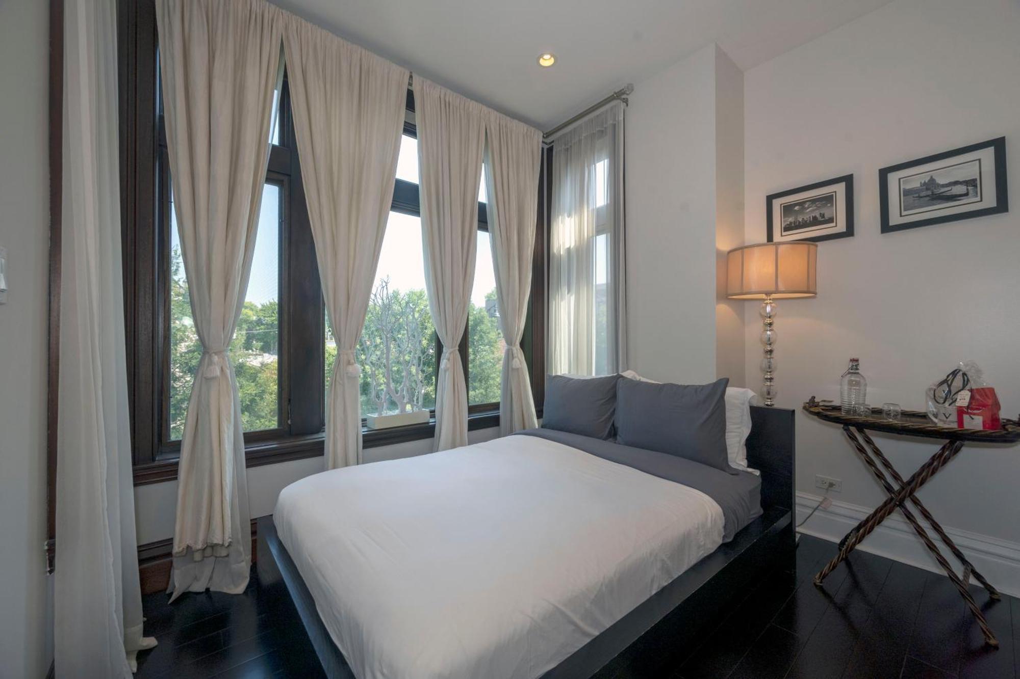 Deluxe Room King Bed Double Bed