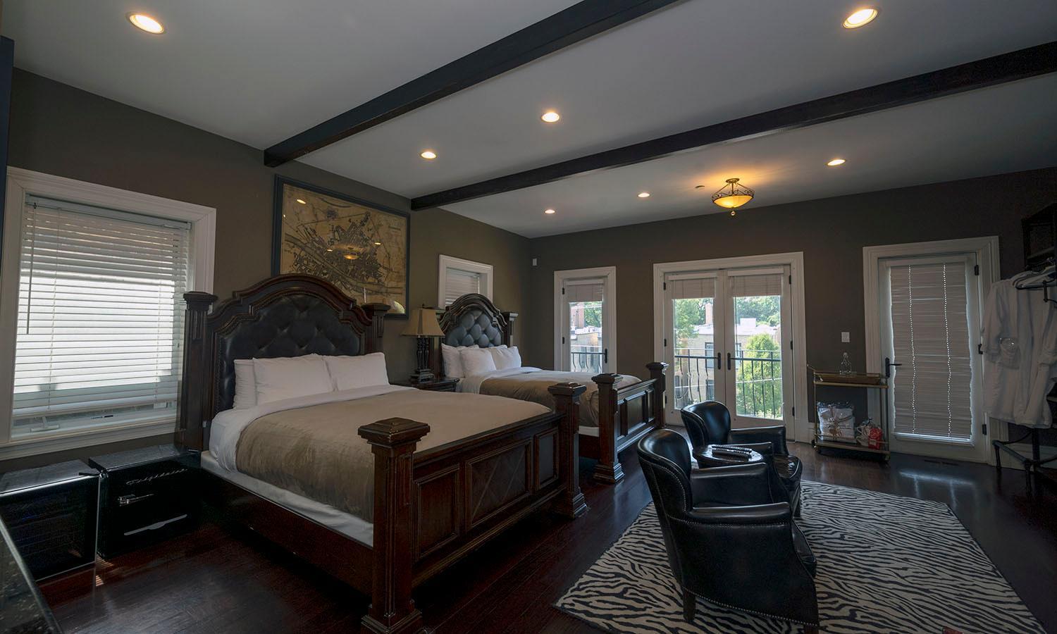 Deluxe Queen Suite