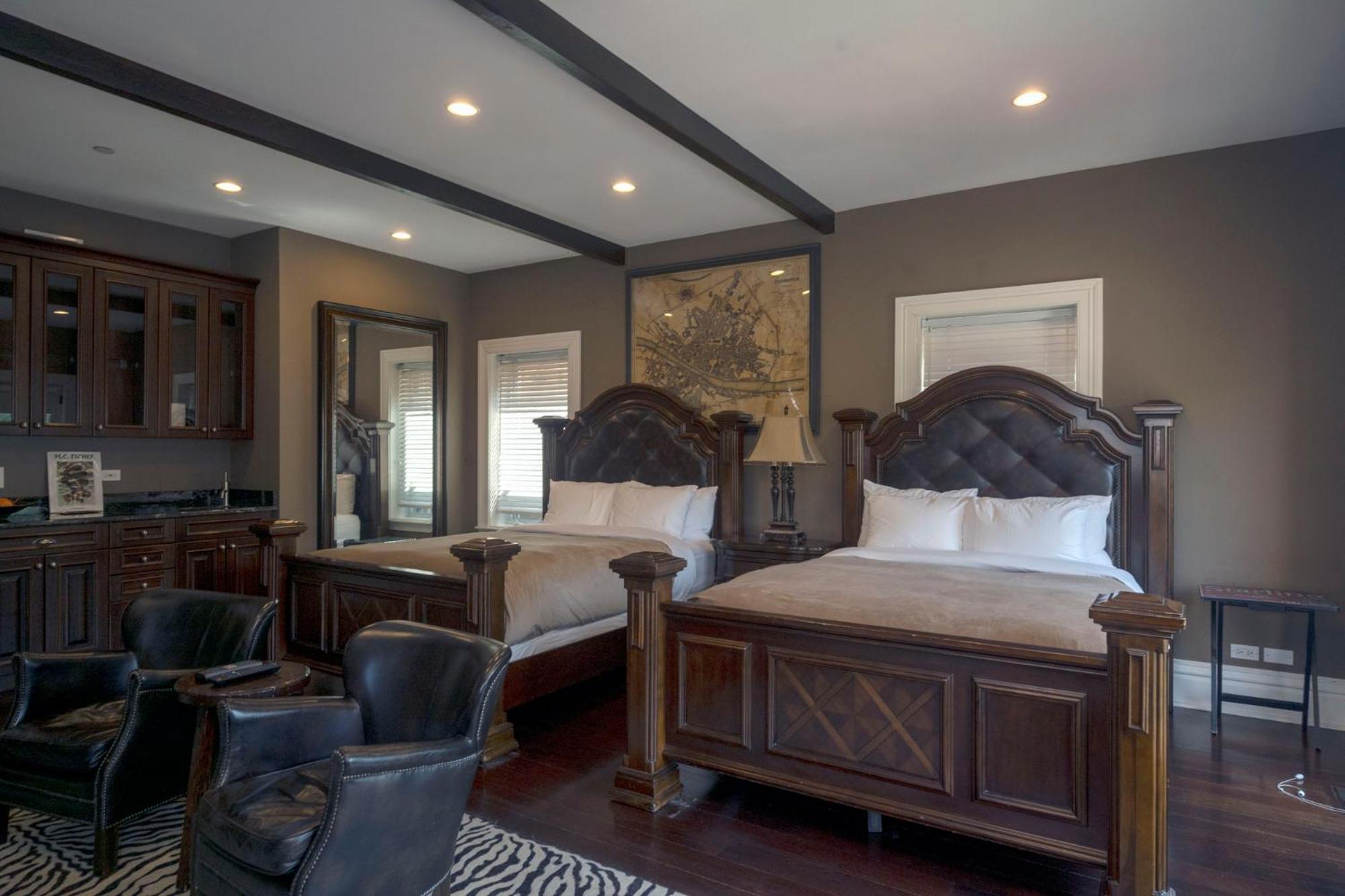 Deluxe Queen Suite