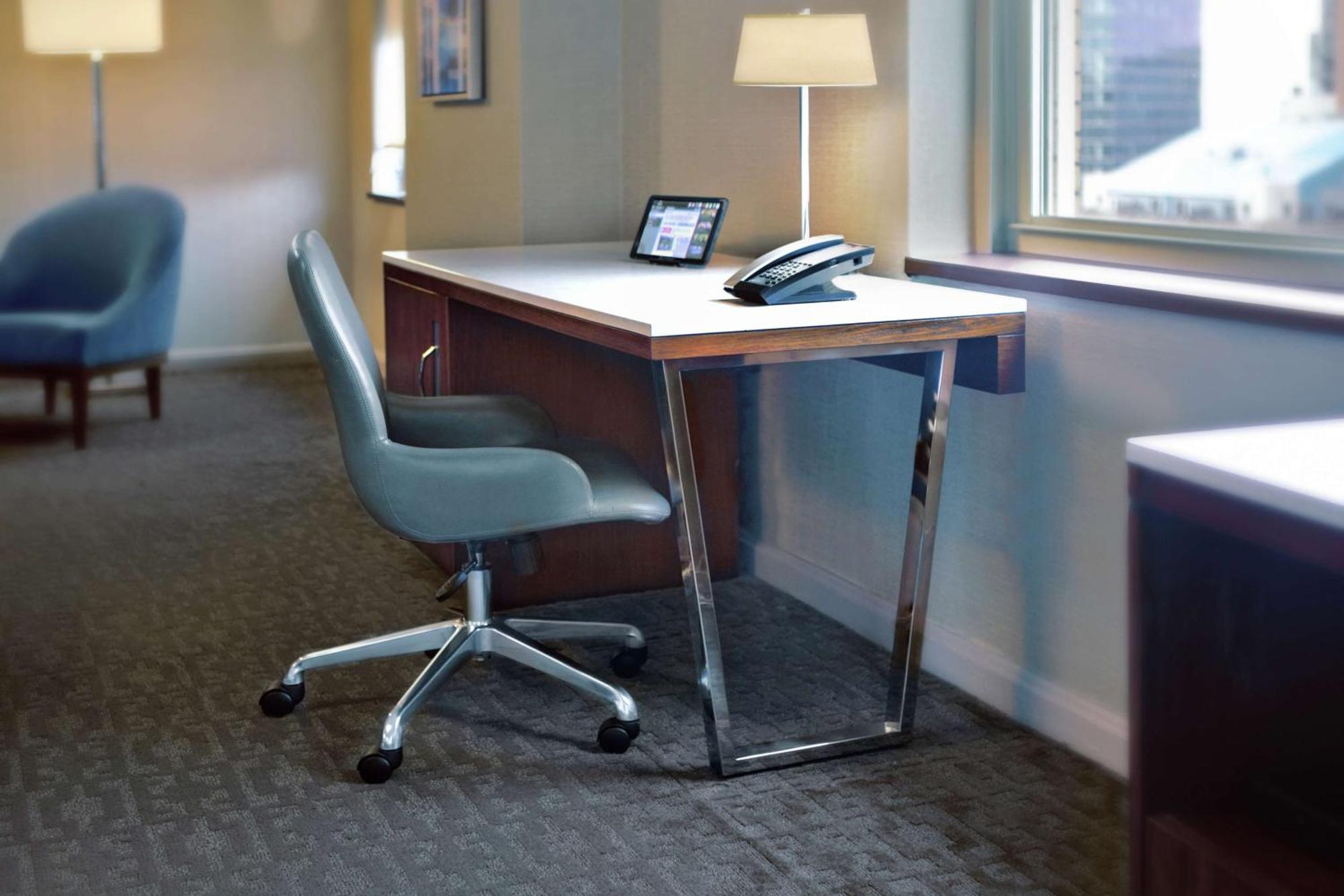 King Room with Lake View - Disability Accessible