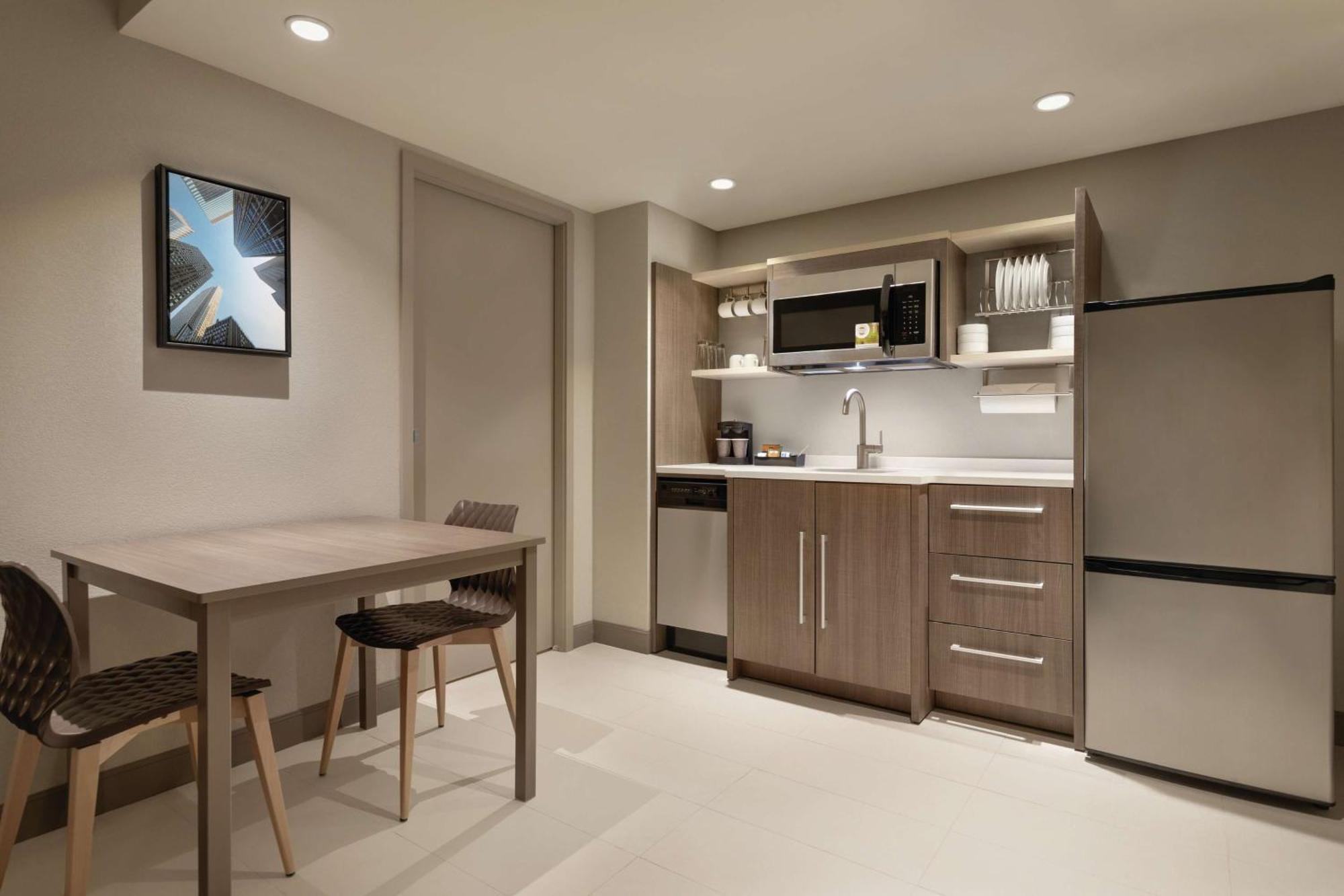 Studio-Suite mit Kingsize-Bett und barrierefreier Badewanne – für Gäste mit Mobilitätseinschränkungen geeignet