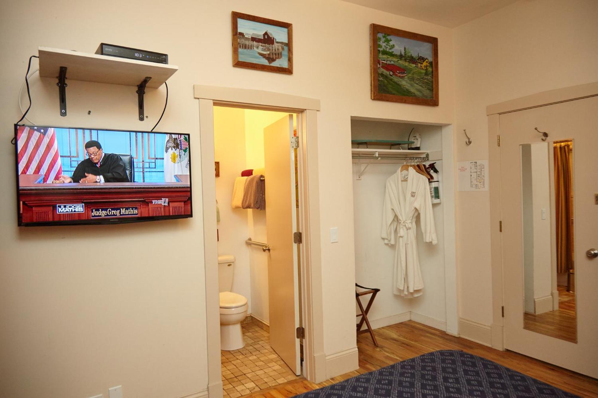 King Room,1641035153:JPEG