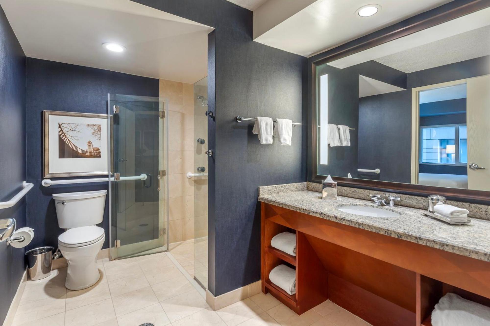 Accessible Deluxe Suite 1 Queen Bed,1604784455:JPEG