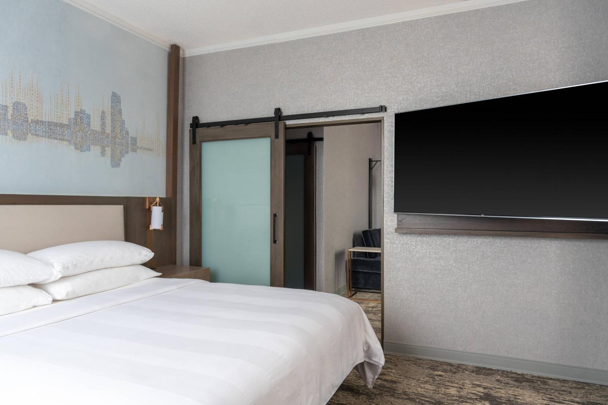 One-Bedroom King Suite,1615381246:JPEG
