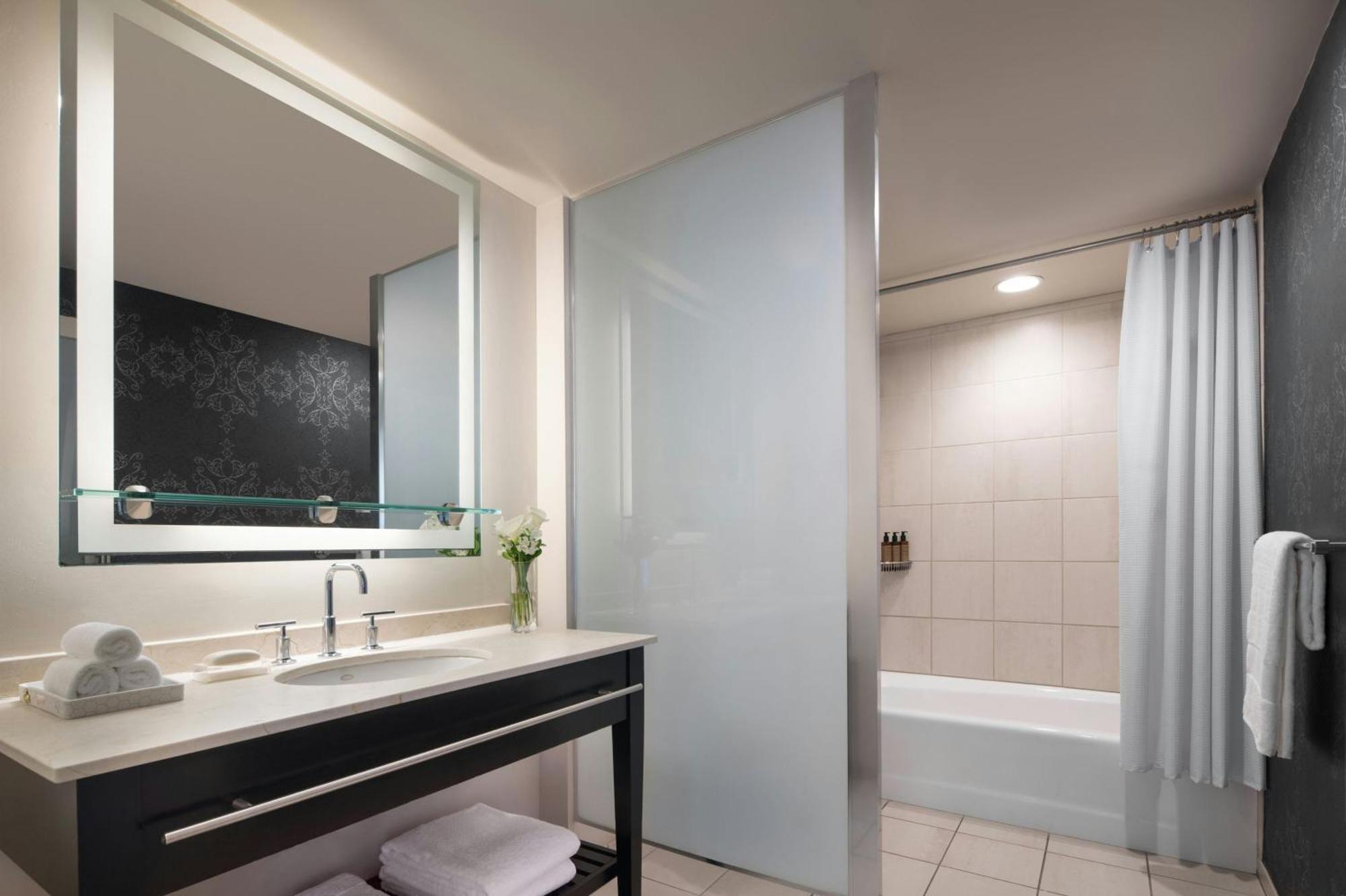 Deluxe Room with Two Double Beds,1739375271:JPEG