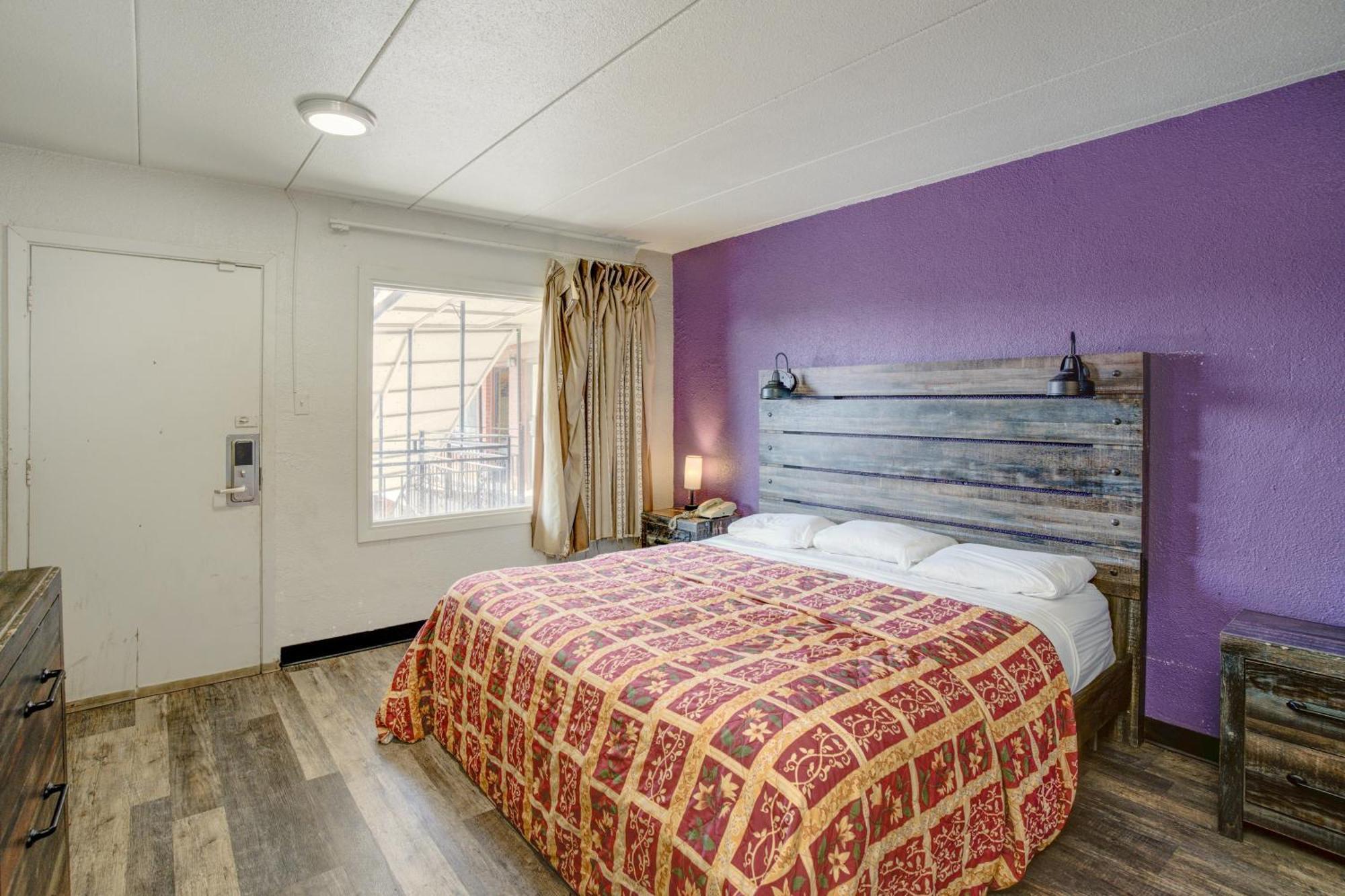 King Bed Non-Smoking