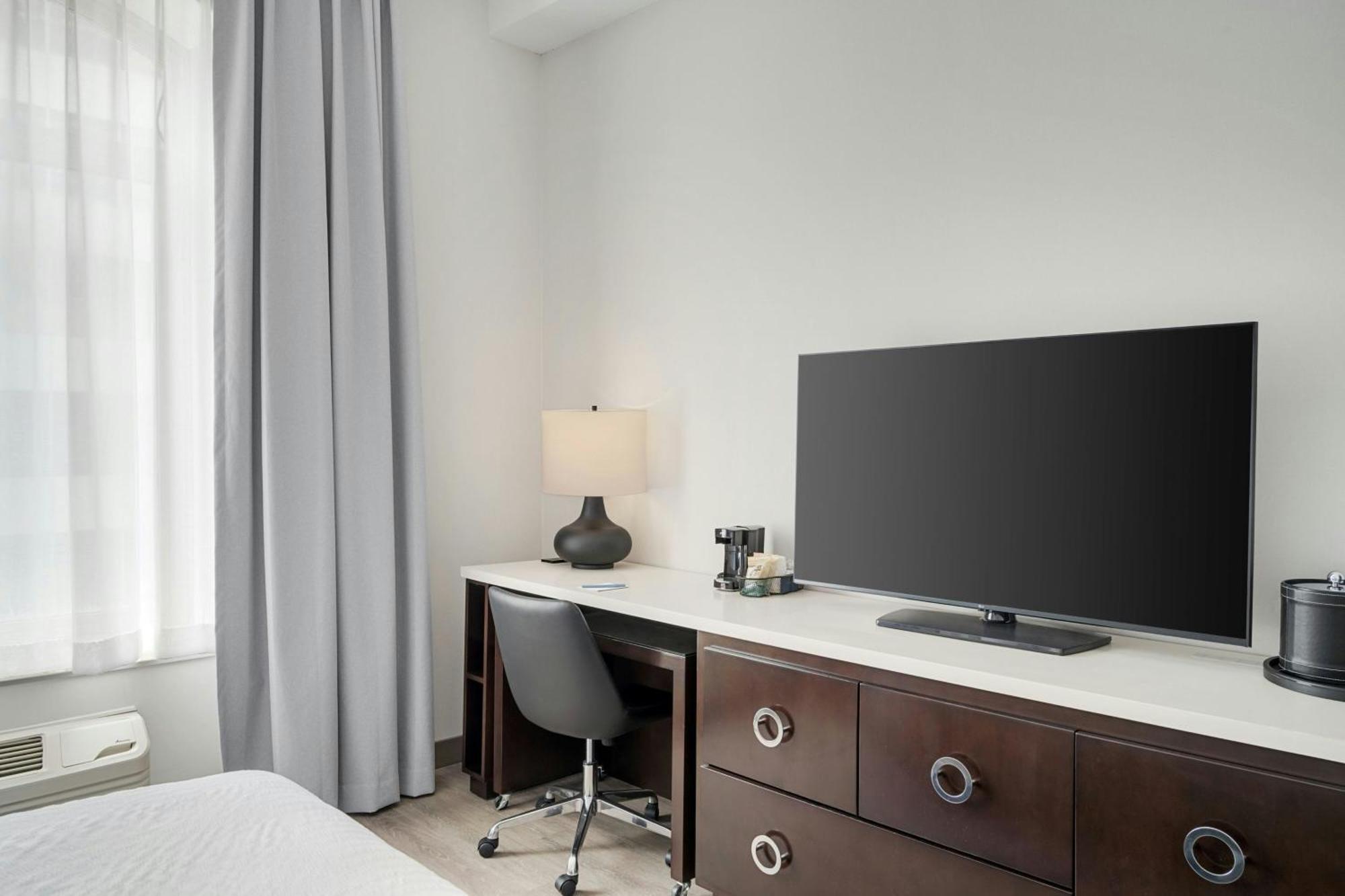 King Room - Hearing Accessible