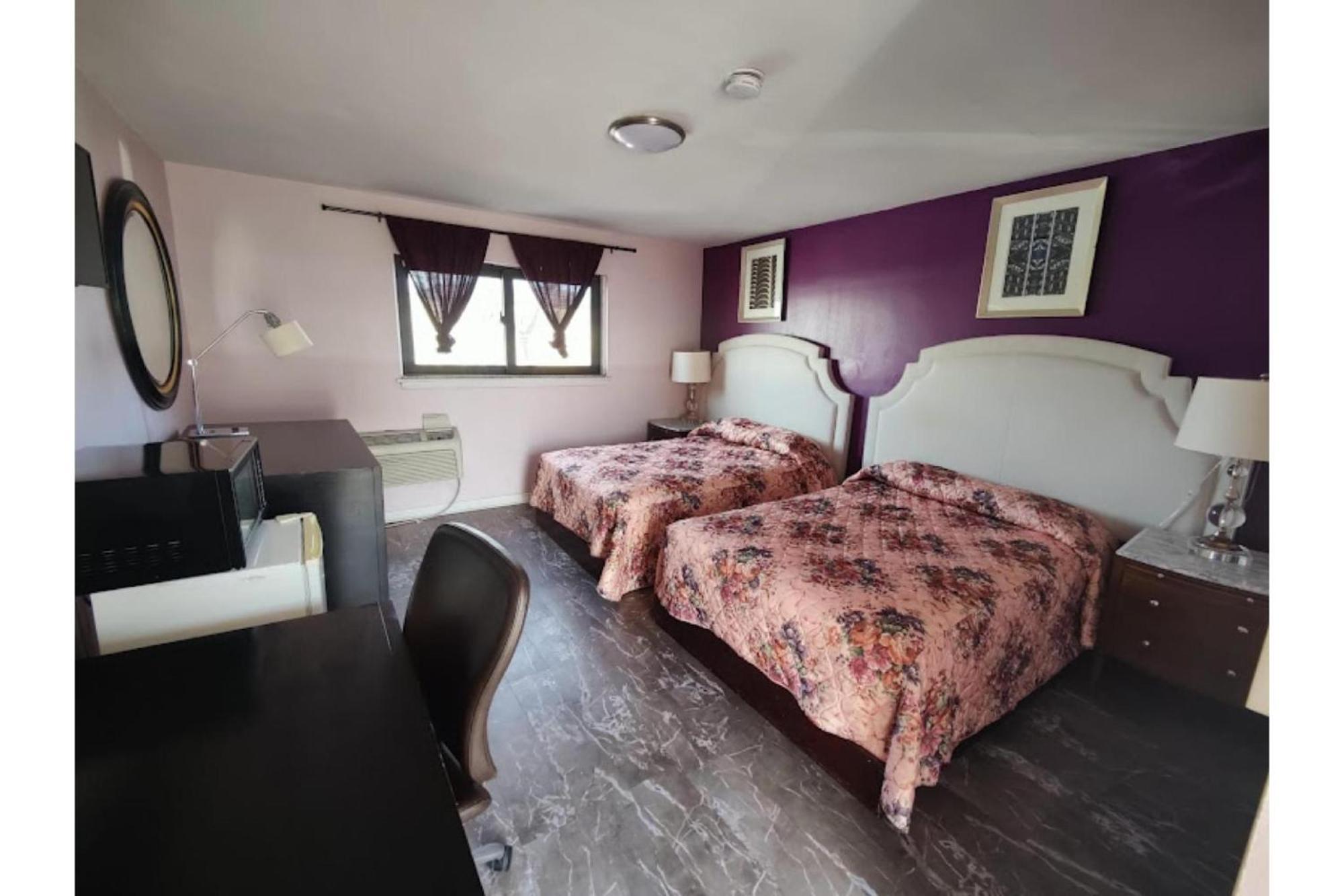 2 Full Beds Non-Smoking