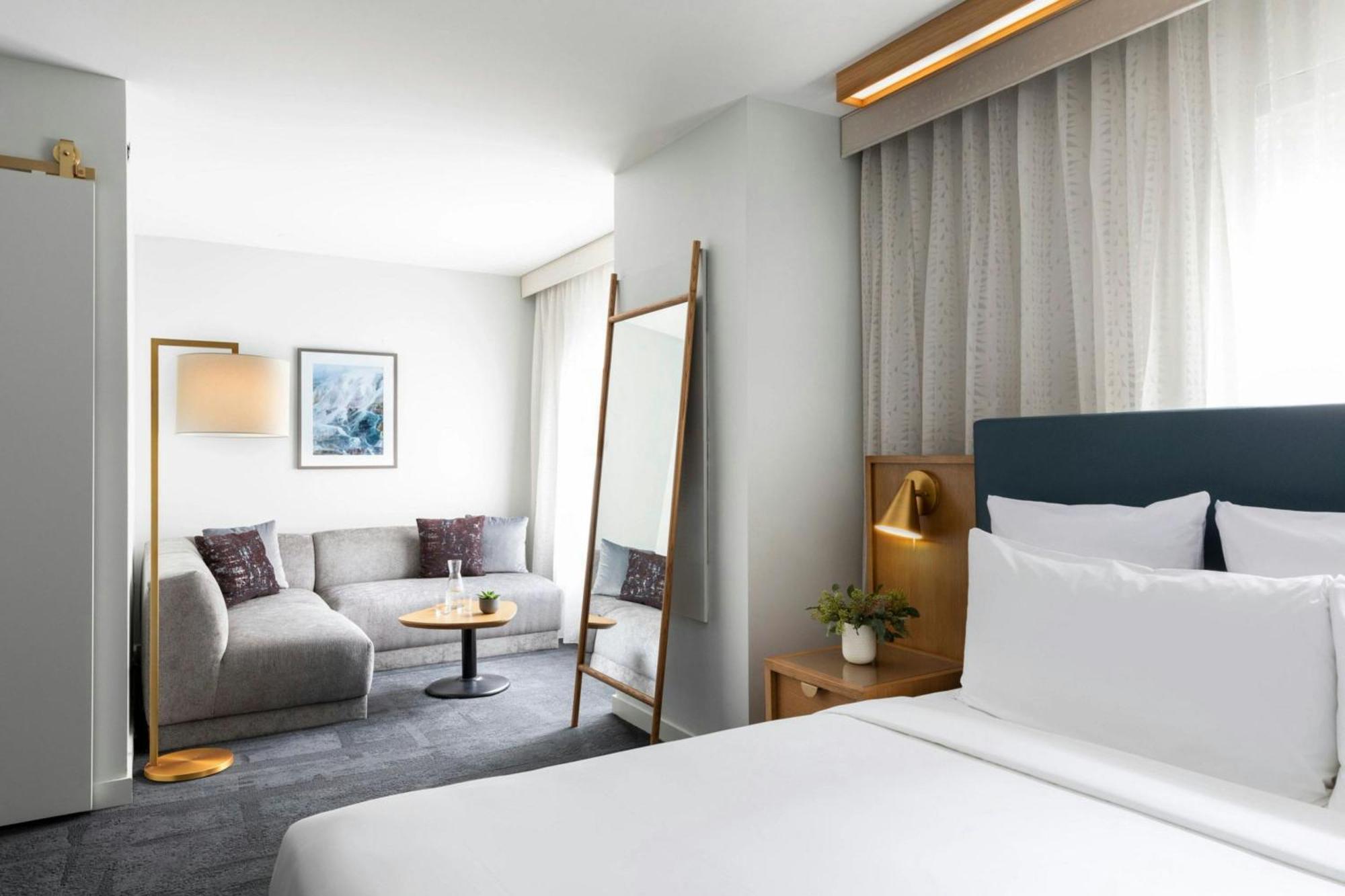 One-Bedroom King Suite