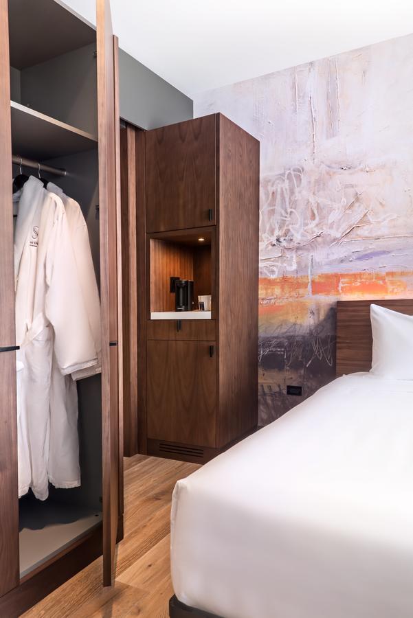 Deluxe Queen Room Two Queen Beds