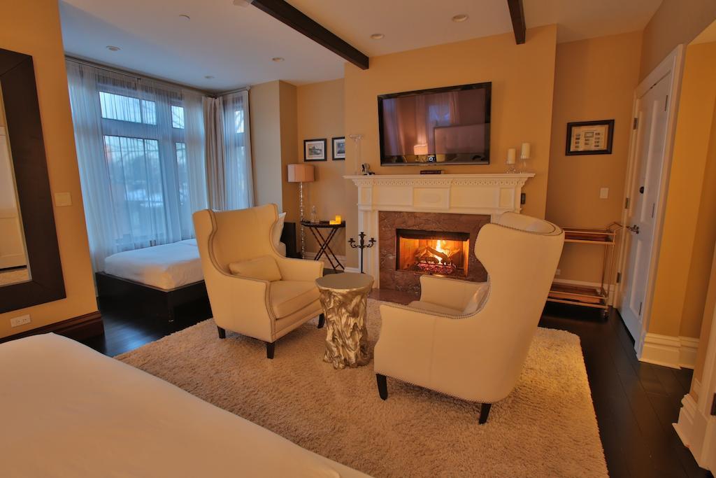 Deluxe Room with King Bed and Double Bed,402987951:JPEG