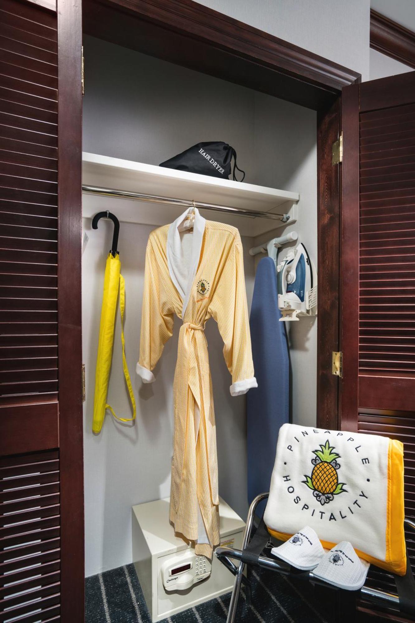 Millennium Park King Suite,1275536329:JPEG