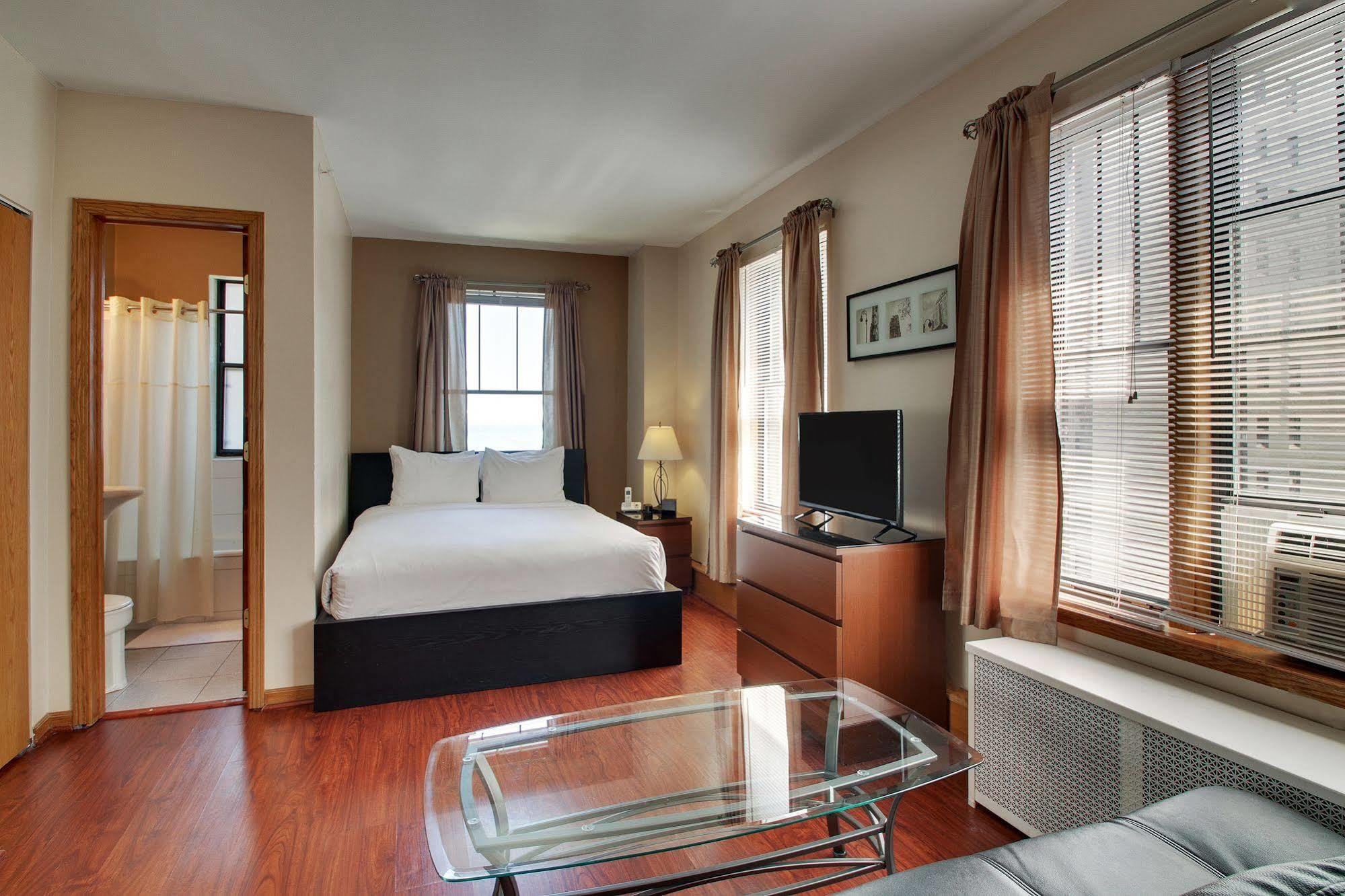 Studio met Queensize Bed