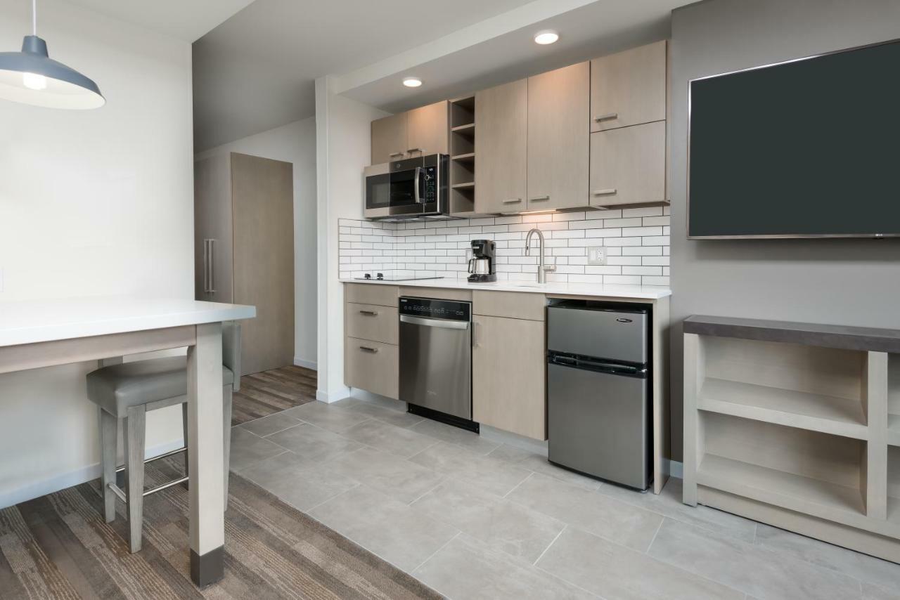 King Studio Suite with Kitchen and Sofa Bed
