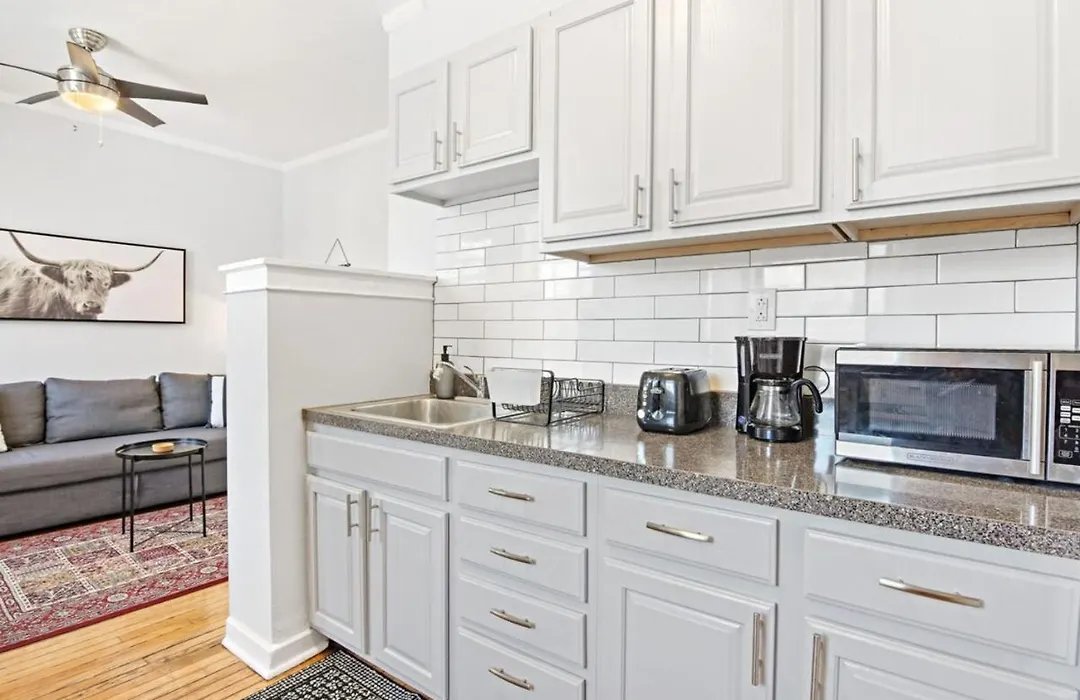 1Br Modern Apt Close To Shops & Restaurants - Belmont C6-1