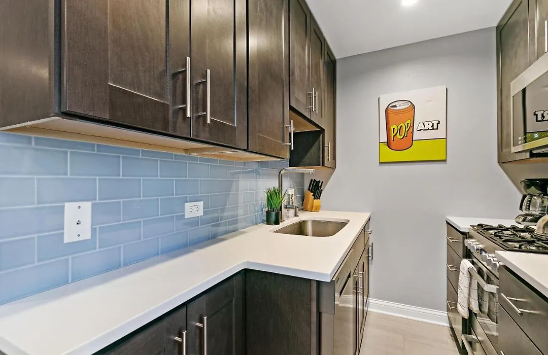 Modern Style City Centre Studio Apartment Lakeview-1