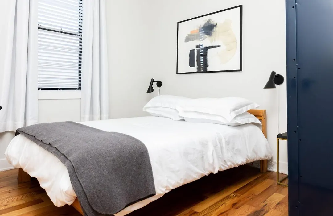 Frontdesk Spacious 2 Bedroom Apt Near Wrigley Field-1