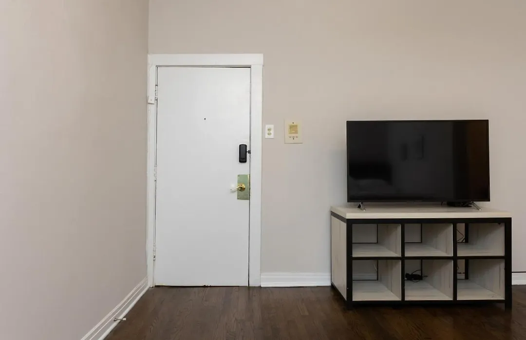 Frontdesk Open Studio Apt Near Promontory Point-1