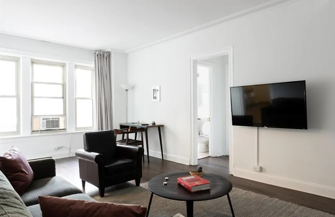 Frontdesk Refreshed 1Br Apt In Hyde Park-1