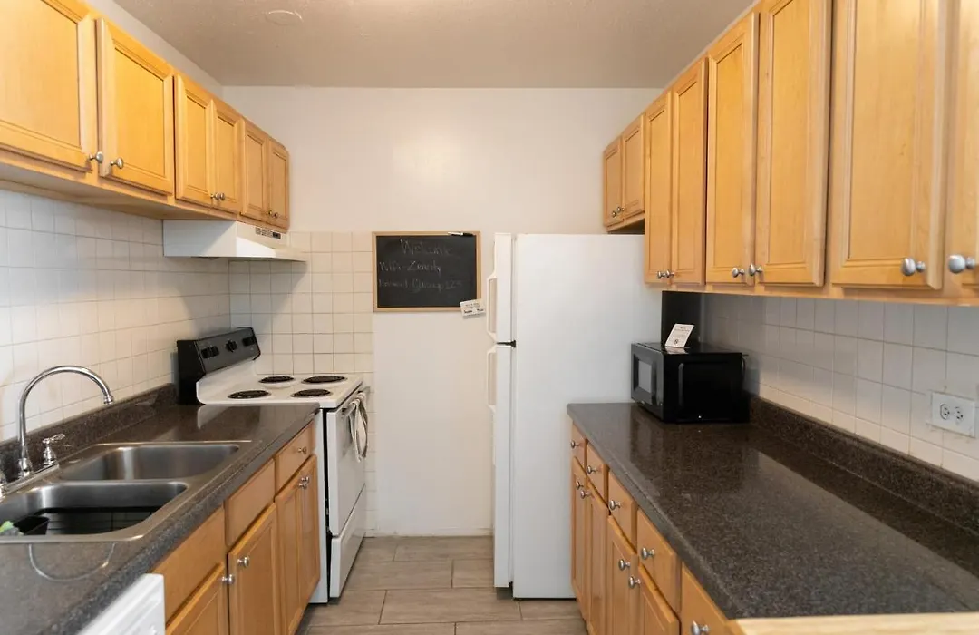 Frontdesk 1 Bedroom Apt With City View In Ravenswood-1