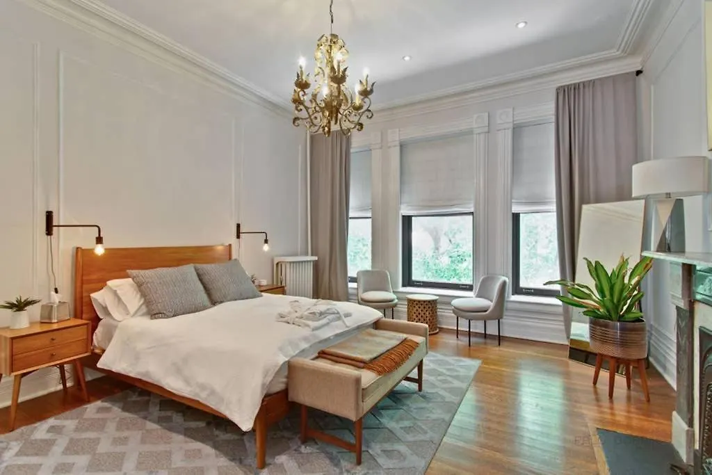 Historic Luxury Townhouse In Downtown Chicago-1