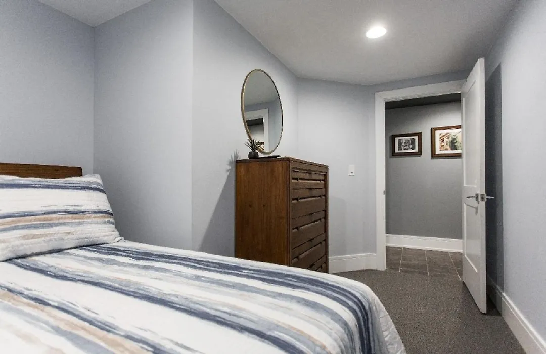 Forrestville Ave Large Suite-1