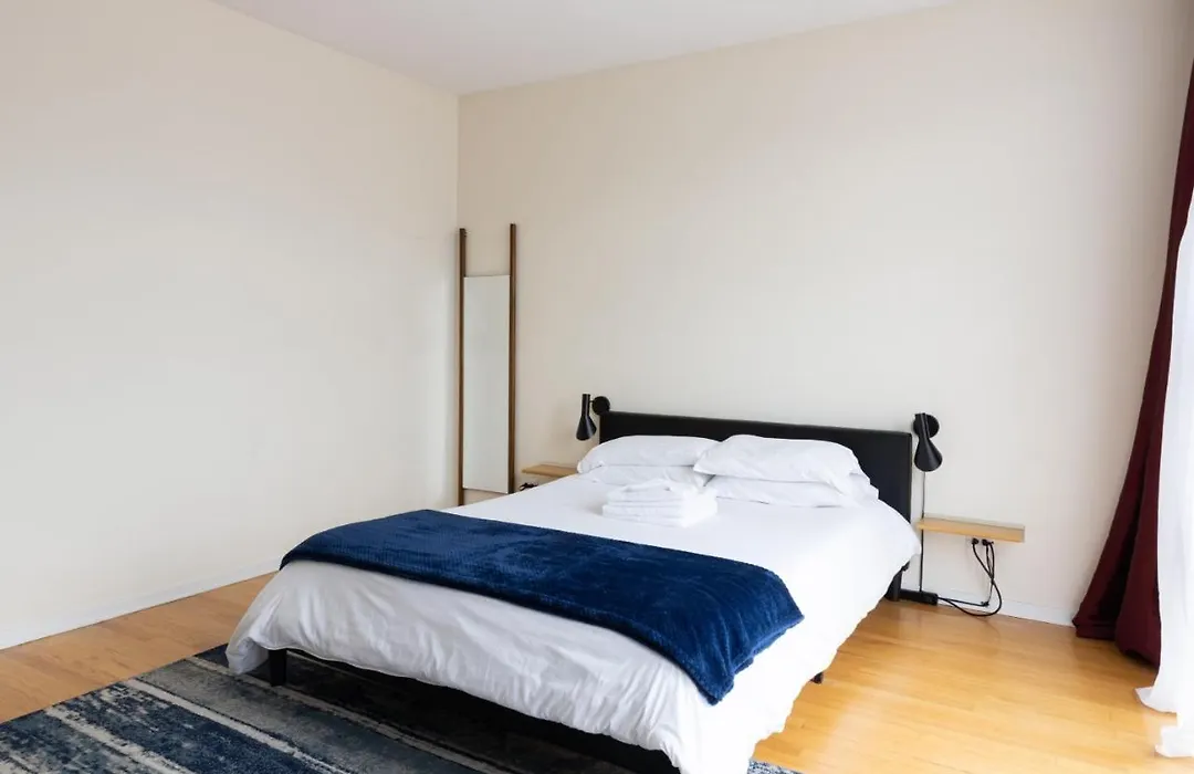 Frontdesk Spacious 2 Bedroom Apt In Wicker Park-1