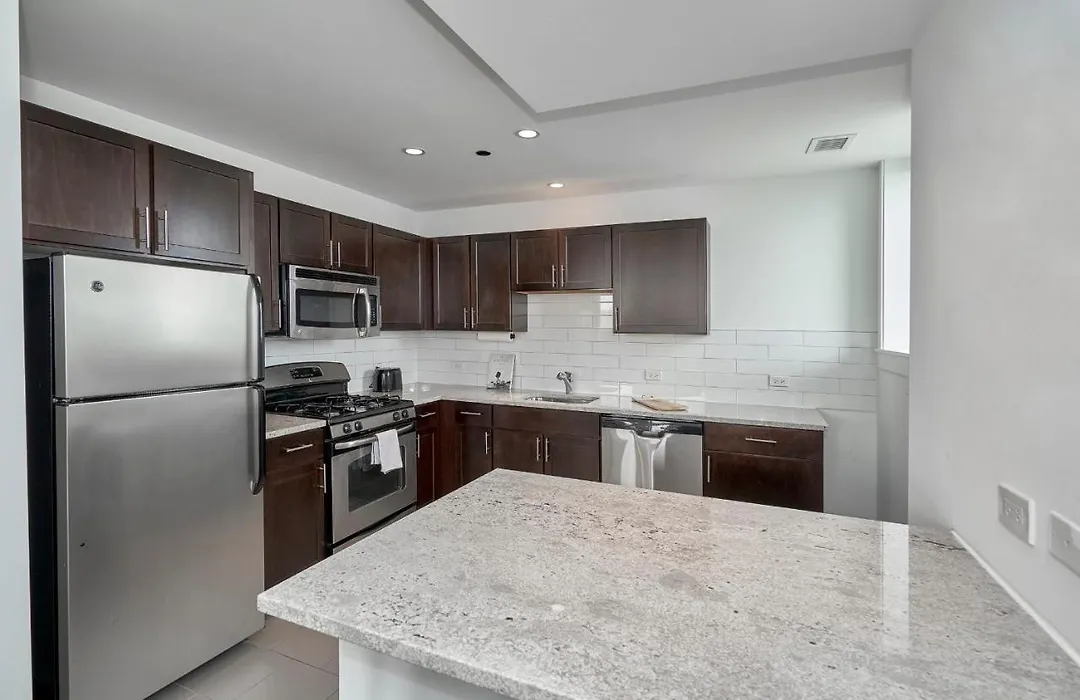 Frontdesk Hyde Park Studio Apt With Lake View-1