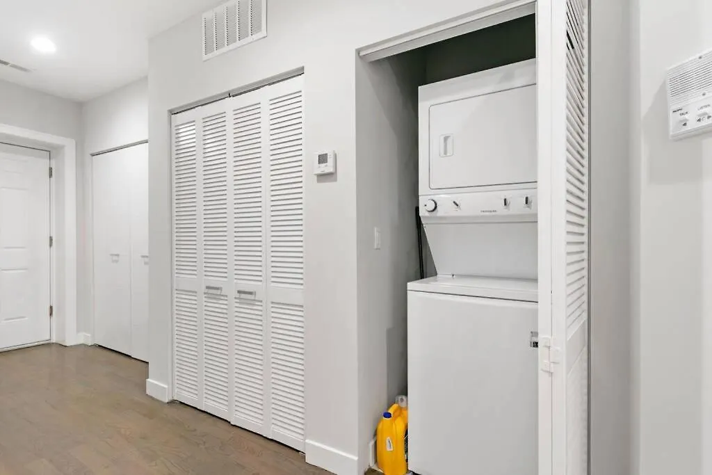 2Br Trendy Urban Apartment - Division 102W 202W 302W Rep-1