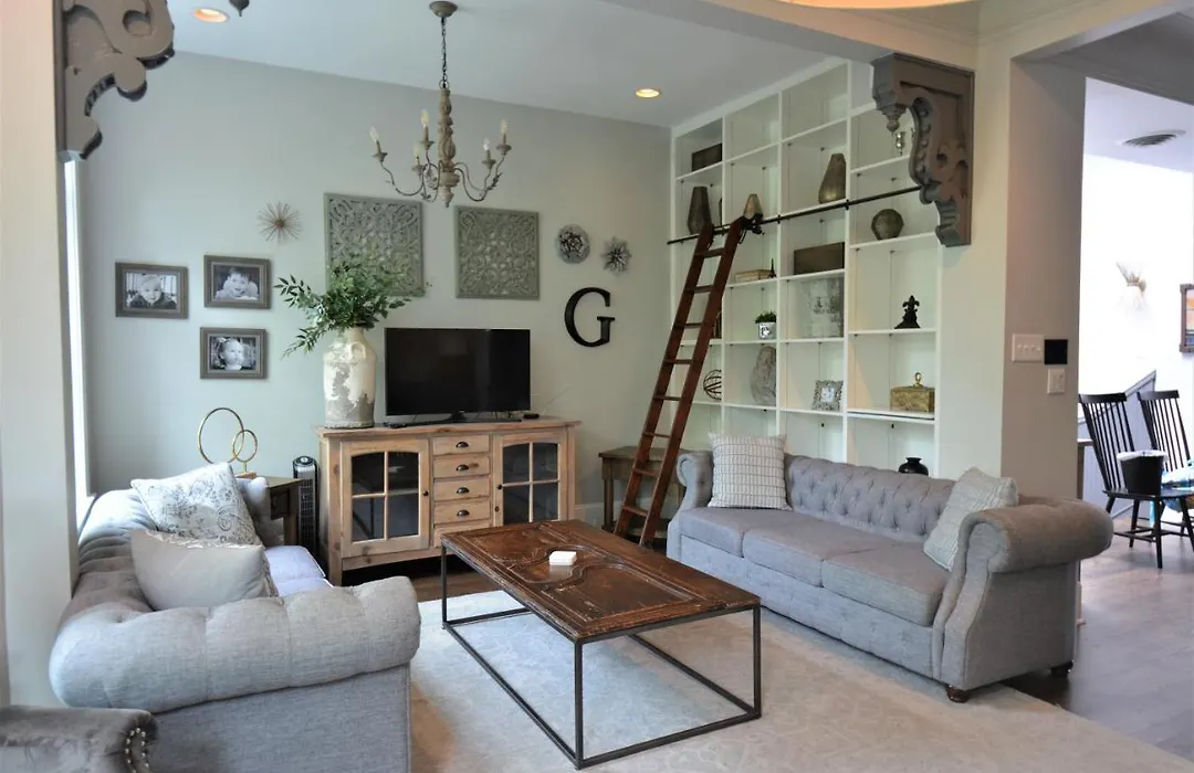 Penthouse Level, Stunning Wrigley Stay-1