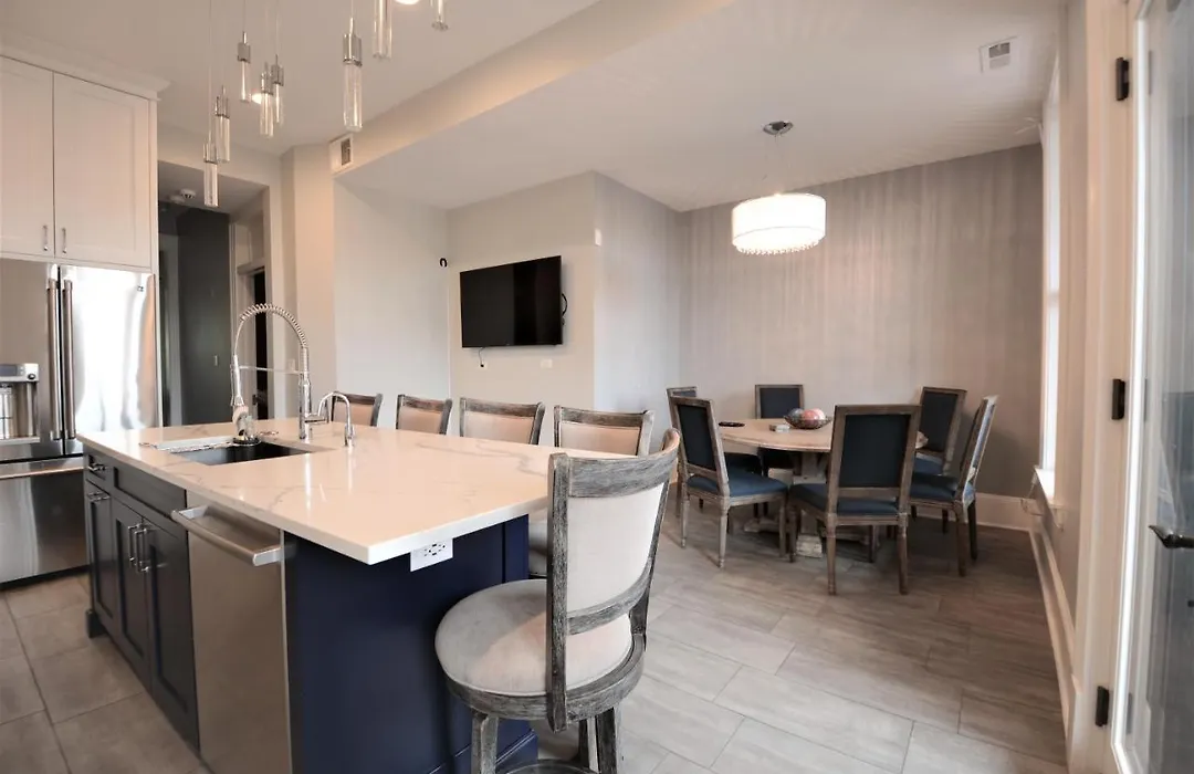 Penthouse Level, Stunning Wrigley Stay-1