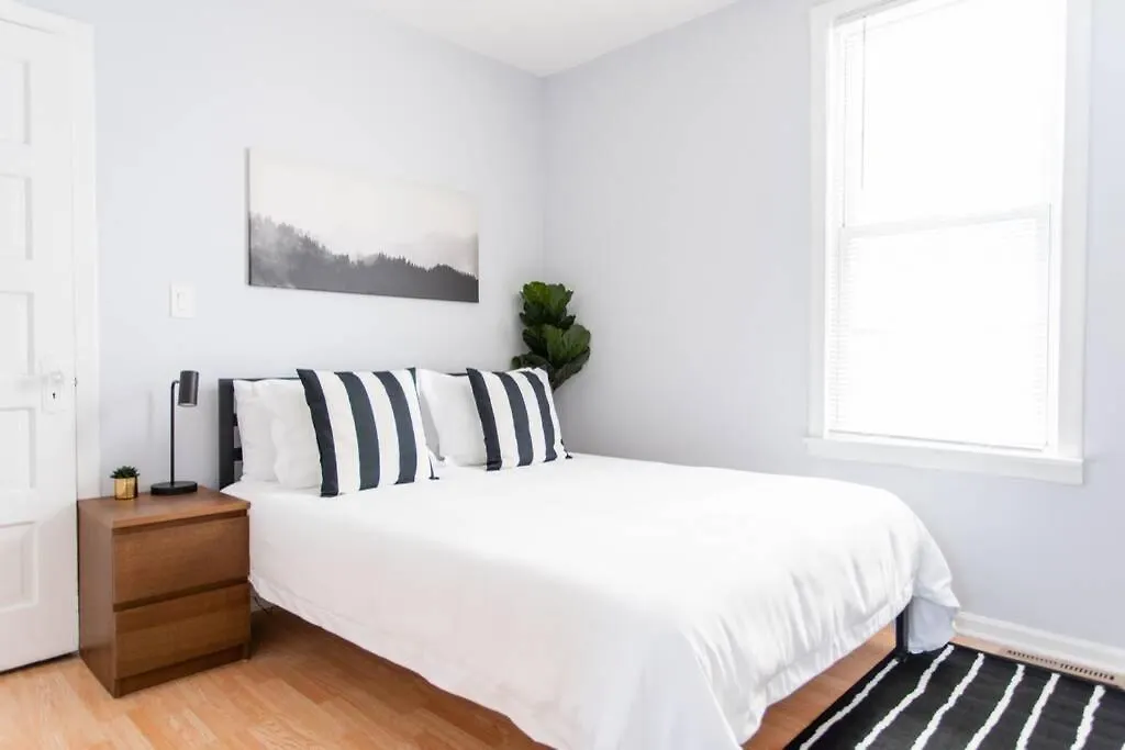 Hip And Trendy 2Br Apartment In Logan Square!-1