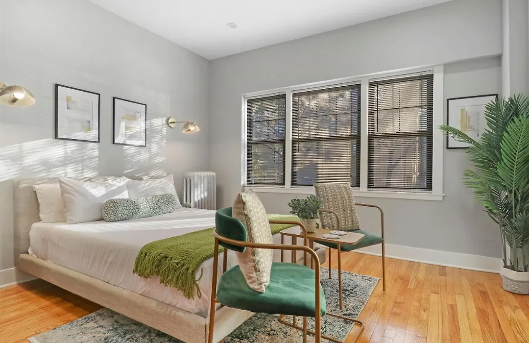 Alluring Studio Apartment In Jefferson Park - Leland 1N-1