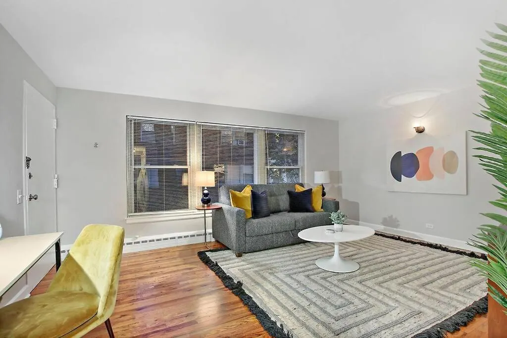 Charming 1Br Apt With Spacious Living Room - Foster 1S-1