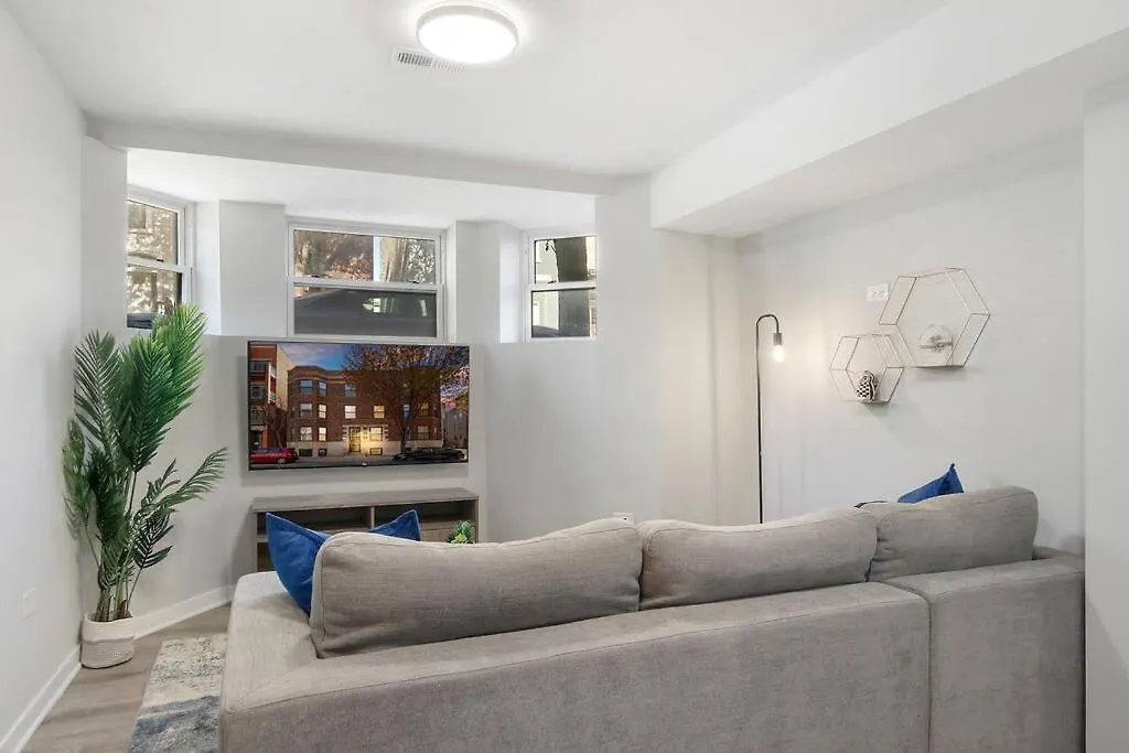 Spacious & Elegant 2-Bedroom Apt - Warren Rep-1