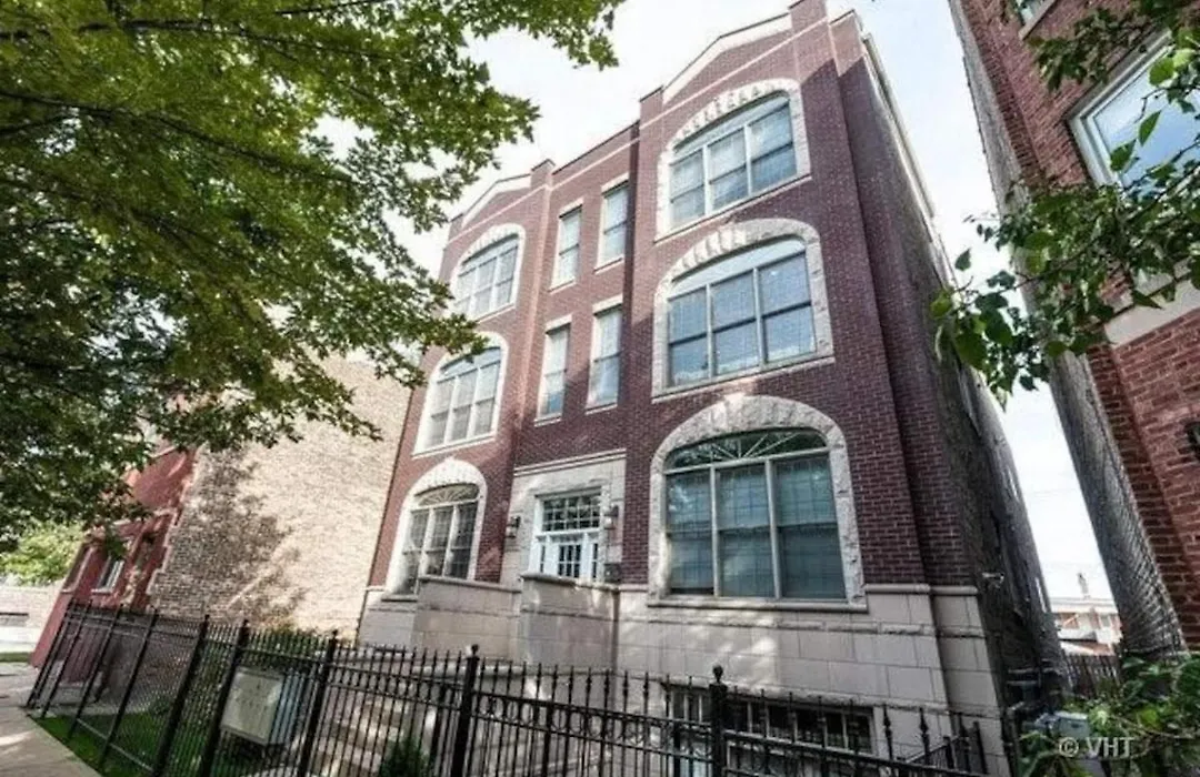 Amazing 3Br 3 Ba Property In Chicago-1