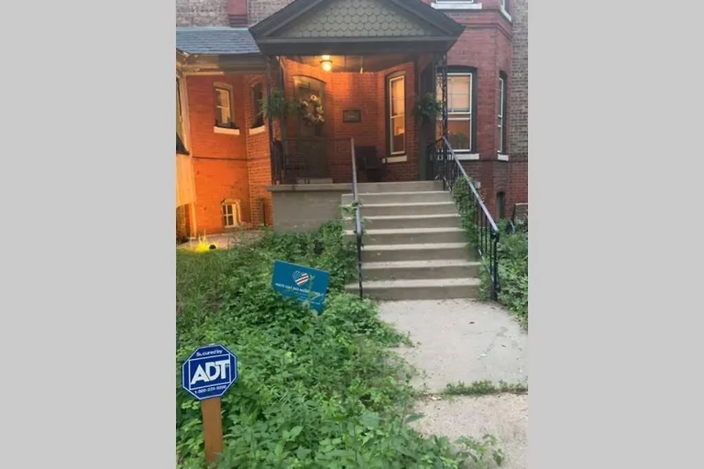 Large Executive Row House In Historic Pullman-1