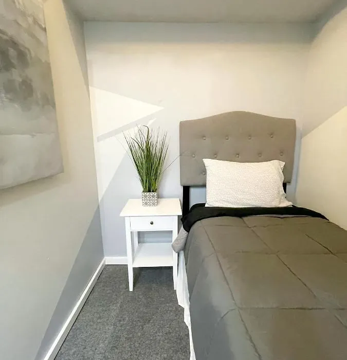 Wrigleyville Friends Unit - 5Bdrm-1