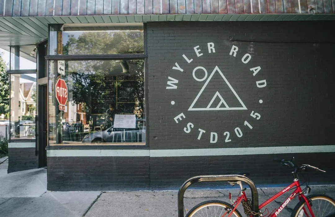 Stylish And Cute 2Br Apartment Near Wrigley!-1