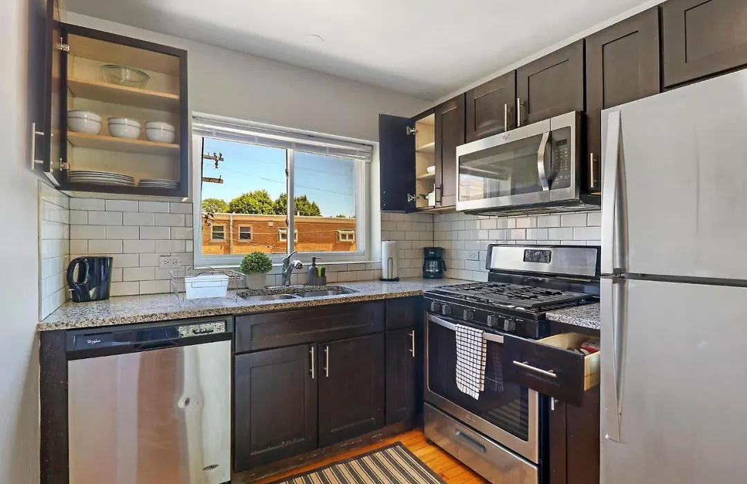 Decom Modern & Comfy 2Br Apartment Close To Dining - Bell 2C-1