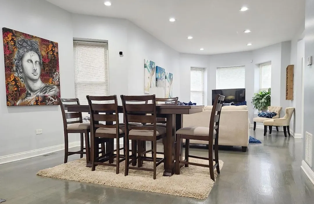 Beautiful 2 Bedroom 2 Bath Near United Center-1