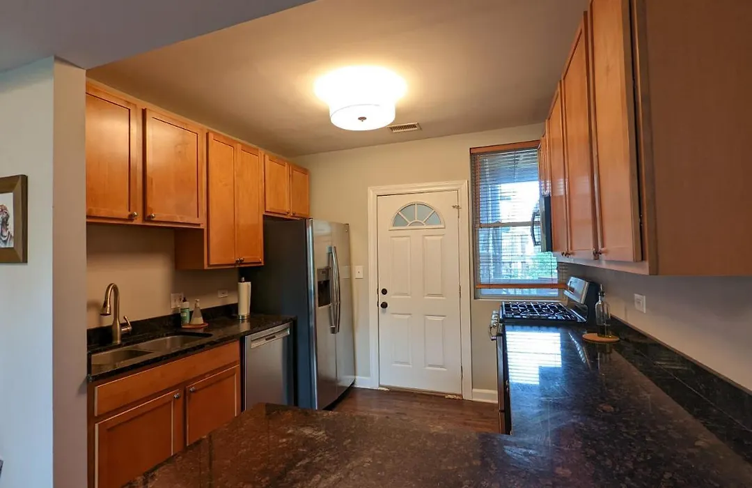 Cozy 2-Bedroom 2-Bath Condo Near Transit Station-1
