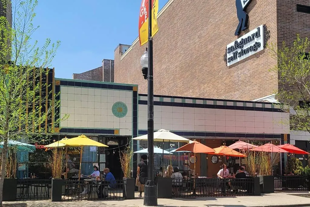 Walk To Beach/Wrigley Field/Aragon & Green Mill!-1