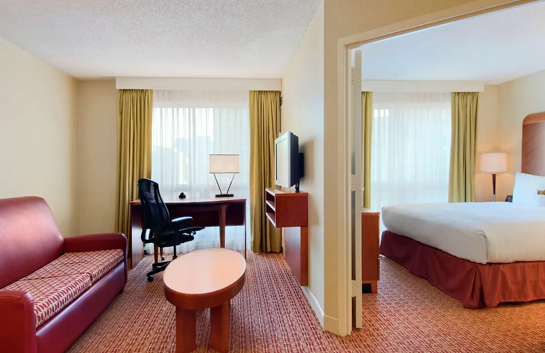 Hilton Chicago Magnificent Mile Suites-1