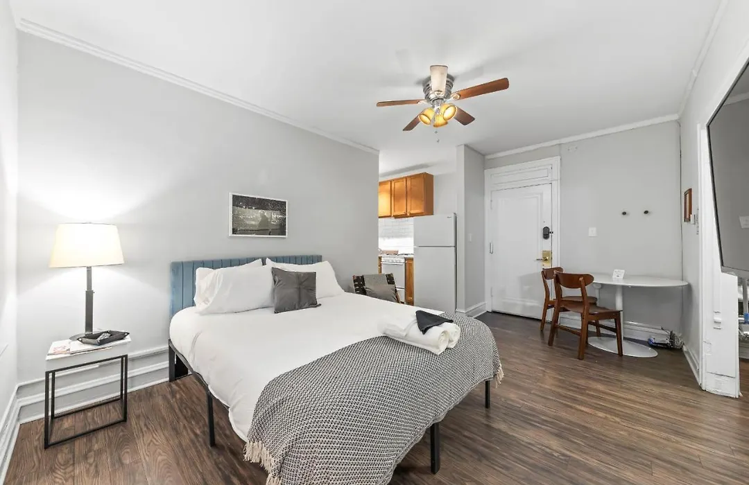 Frontdesk Relaxing Studio Apt Near 63Rd St Beach-1