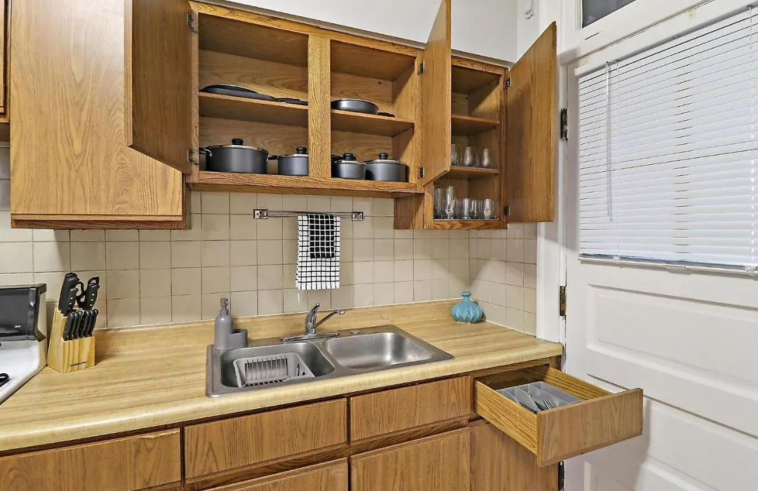 1Br Contemporary Apt With Laundry Facility - Lockwood 1 & 2-1