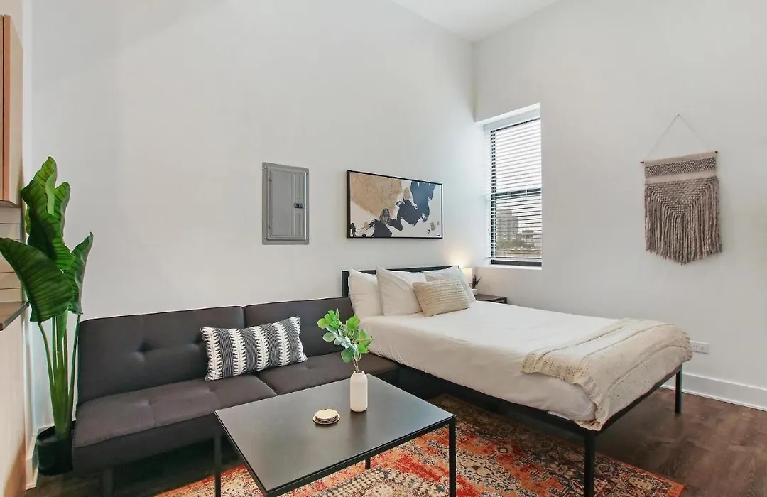 Simple Studio Apt With In-Unit Laundry - Wilson 403-1