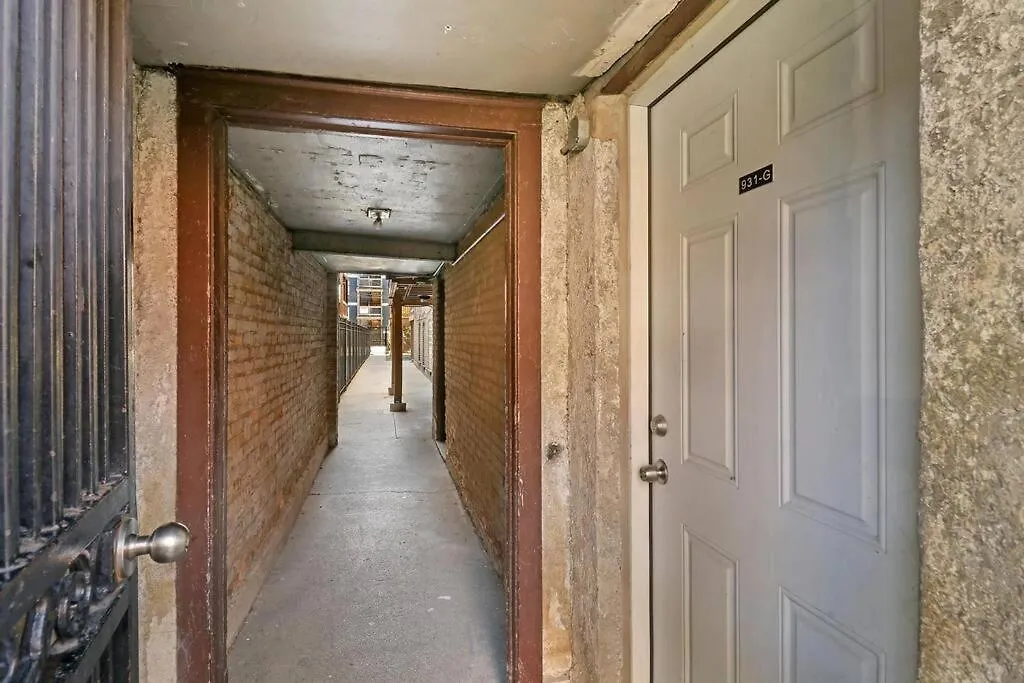 Chic & Fully Furnished Urban Studio Apartment - Oakdale G-1