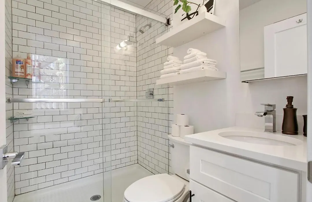 Cozy Studio Apt With In-Unit Laundry And Wi-Fi! - Montrose 111-1