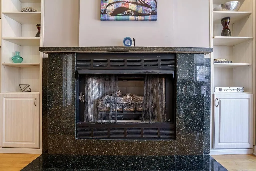 River North 3Br/2Ba: Huge, Parking, Center Chicago-1